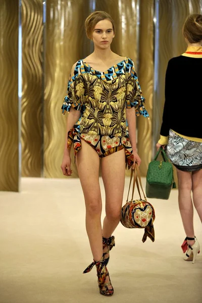 Look 14